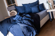 Bettansicht_Tagesdecke_dunkelblau_1